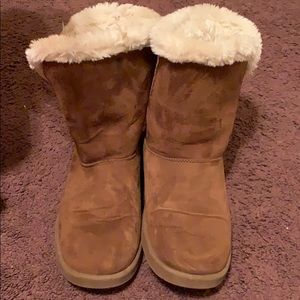 Size 9 brown short top boots
